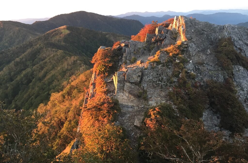 秋の紅葉　剣山・次郎笈・石鎚山　[ ２泊３日 ]